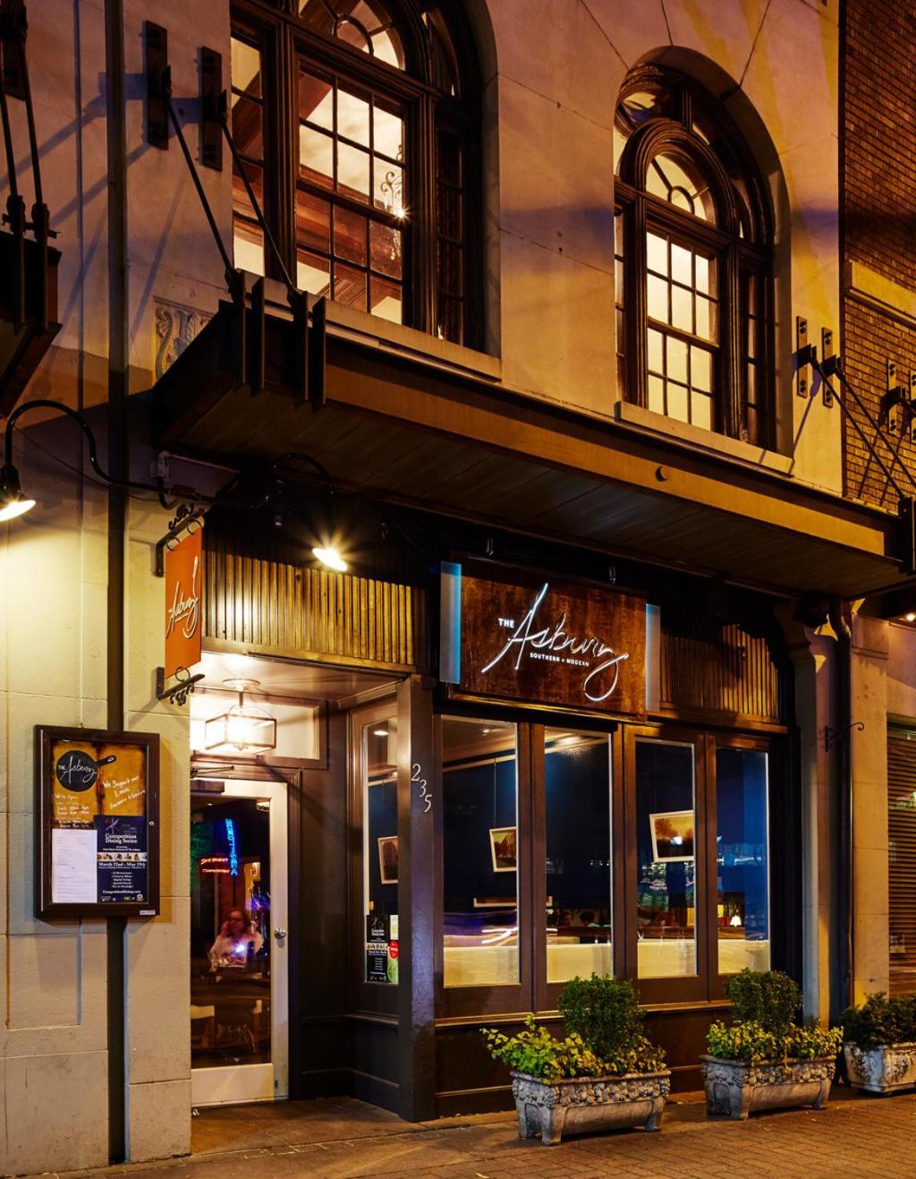 Dunhill Hotel 4*